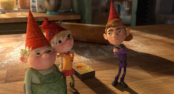 Elves in kitchen scene from "Die Heinzels - Rückkehr der Heinzelmännchen".